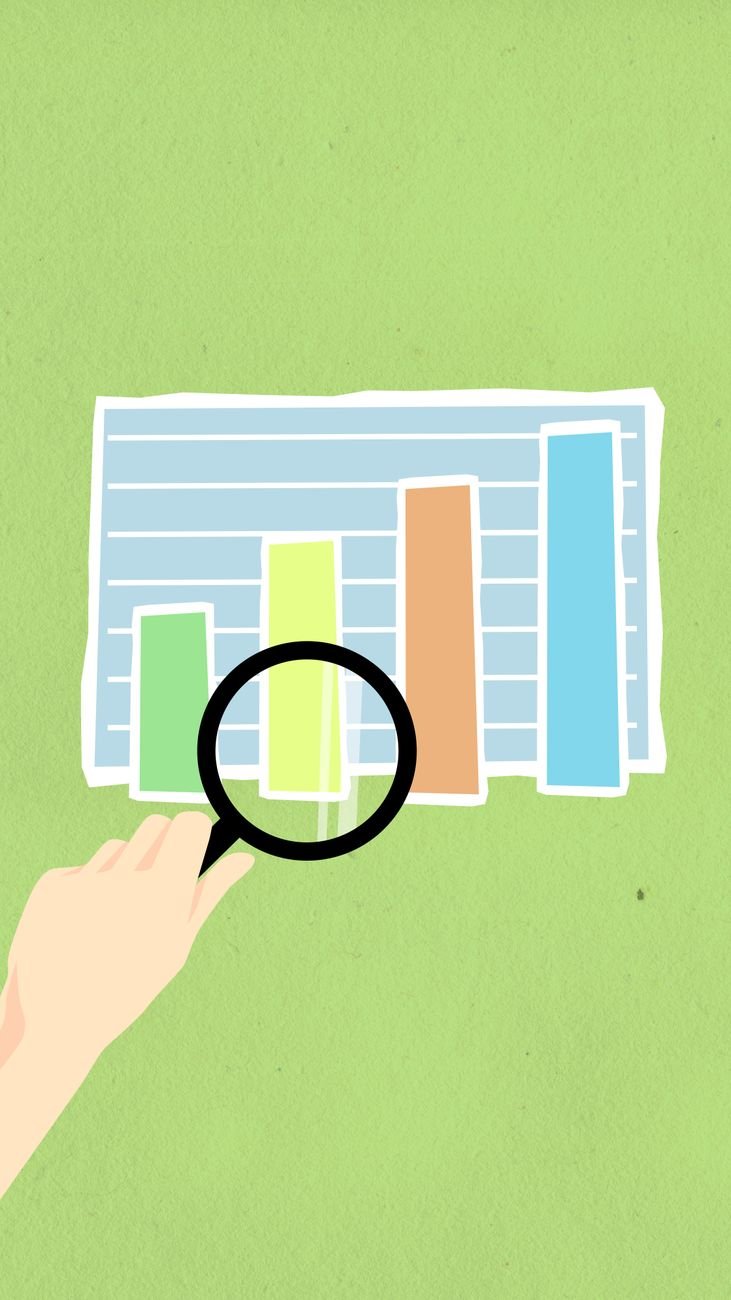 Pessoa analisando dados de desempenho em SEO para links de afiliados