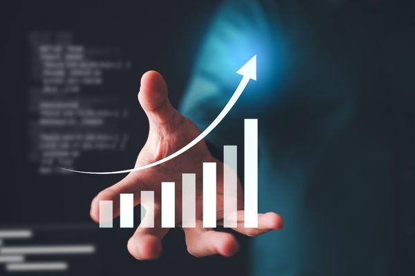 Análise de ROI em campanhas de tráfego pago